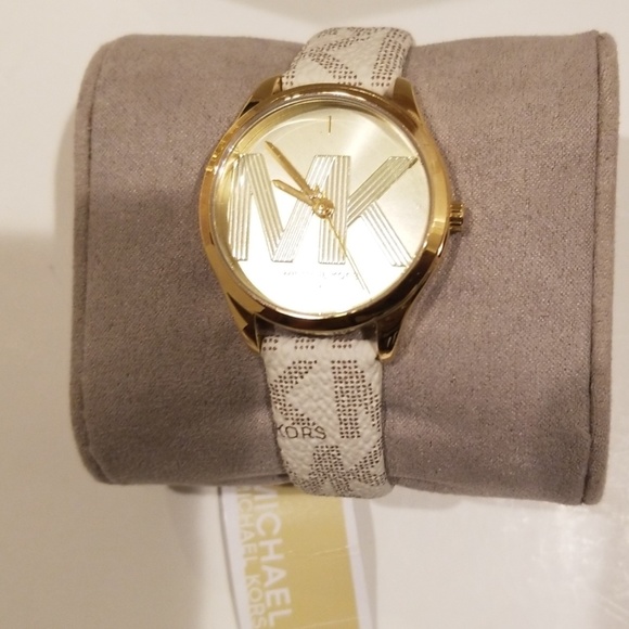 Michael Kors Accessories - NWT MICHAEL KORS WATCH